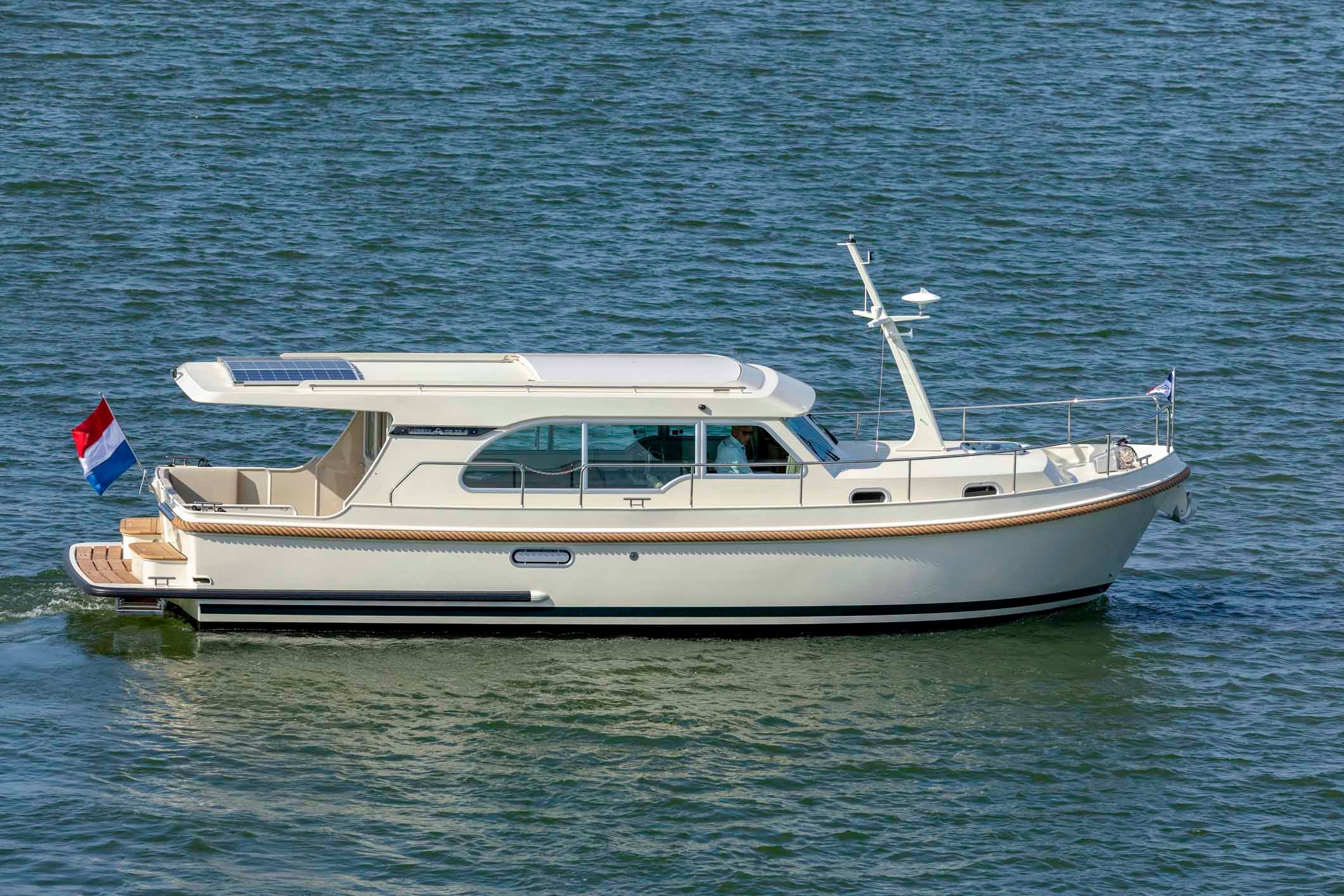 linssen-grand-sturdy-35-0-sedan-010819-045