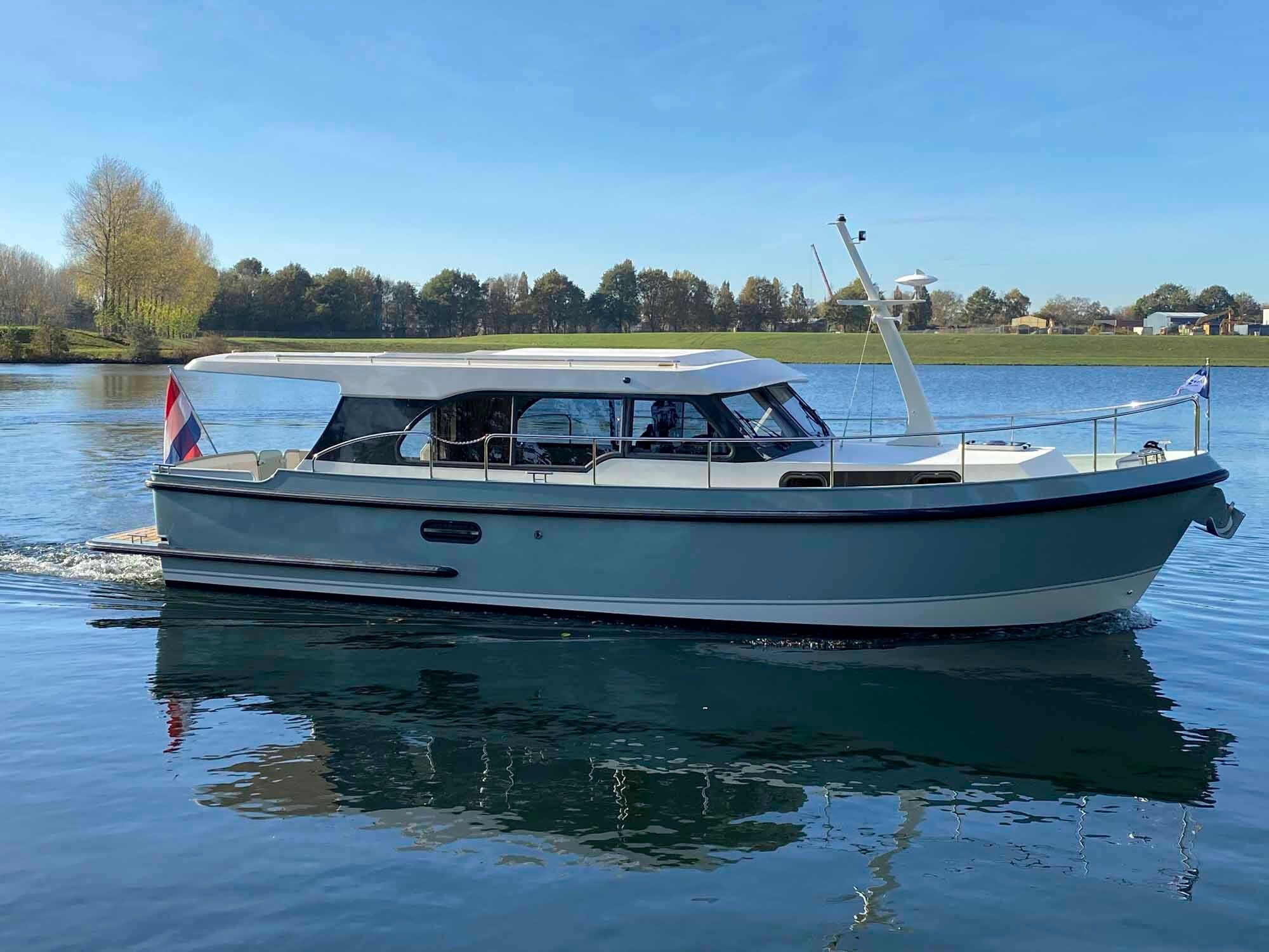 Linssen-35-SL-Sedan-Fjord-Blue-3666-010