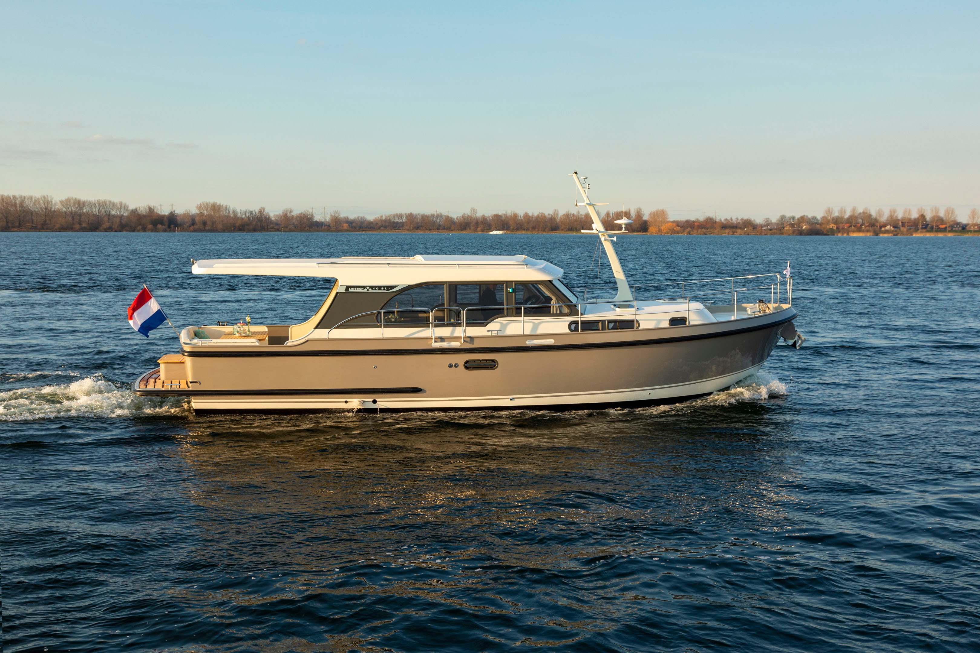 Linssen-40-SL-Sedan-060321-0632